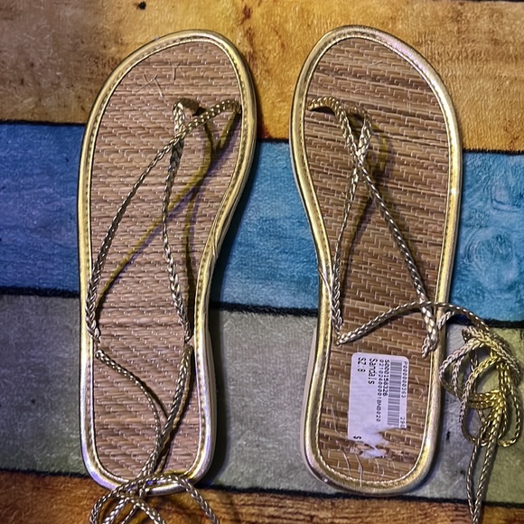 #314–Size 8 ladies sandals with gold straps lace up around leg. Brand ? - Picture 2 of 8